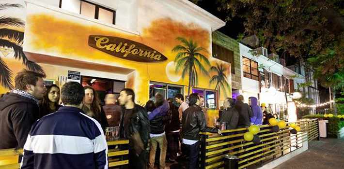 bar con bitcoins